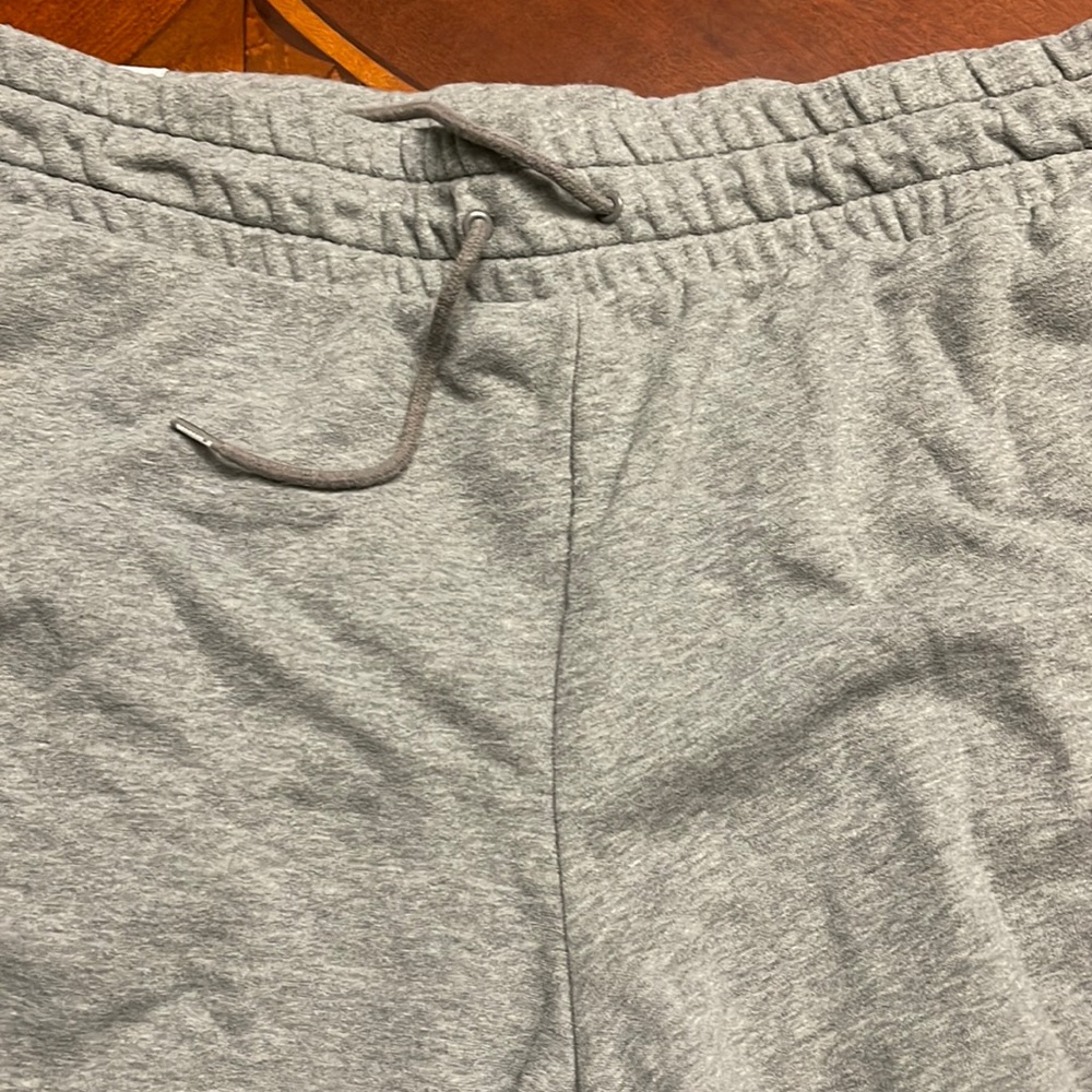 ❤️ Pick 3/30 Grey Puma shorts